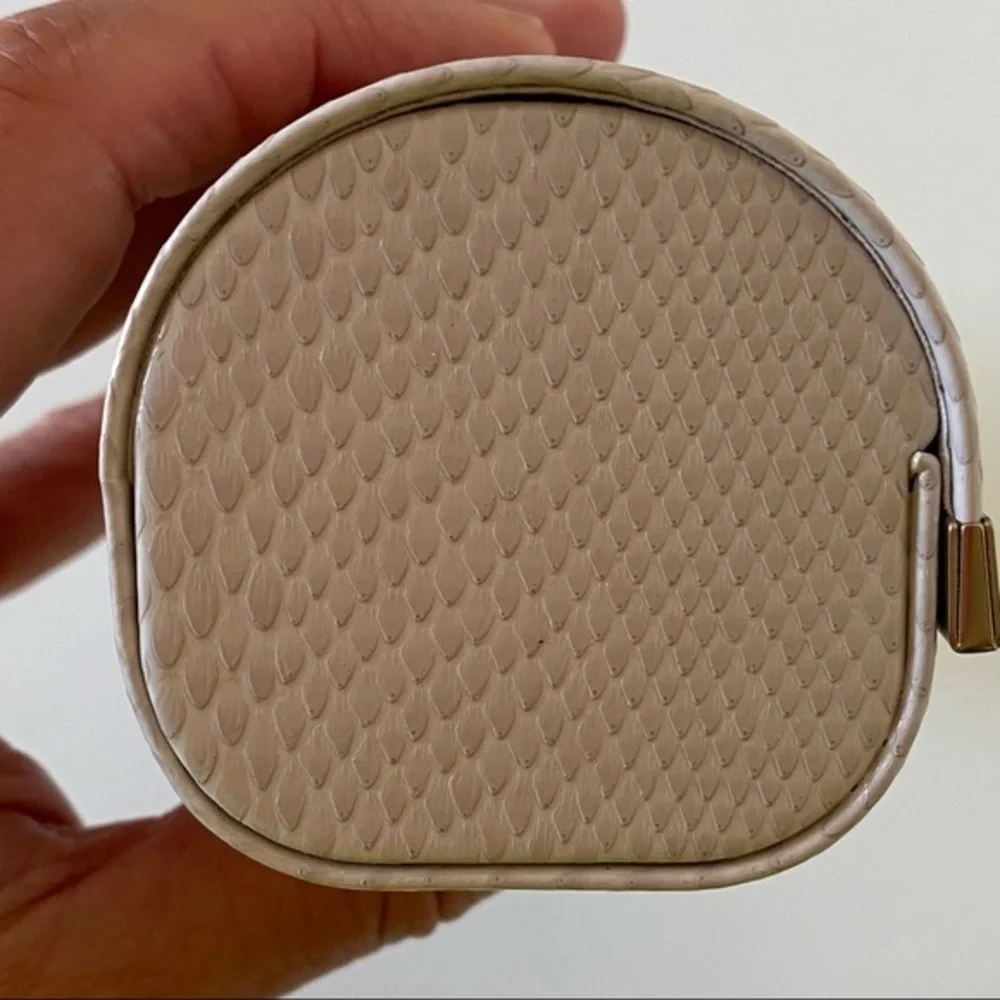 Jimmy Choo Designer Cream Leather Reptile Embossed Luxury Eye Glass Case…
